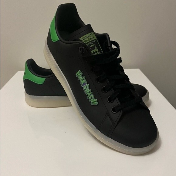 adidas Stan Smith Marvel Hulk Smash Black/Green Kids Size 6 NWT - Picture 3 of 14